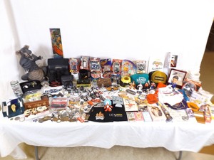 lot 117 image: Large Lot of Misc. Collectibles