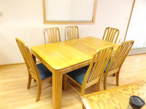 lot 41 image: Solid Wood Dining Room Table with 6 Chairs and Leaf
