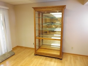 lot 42 image: Large Oak Sliding Door Lighted and Mirrored Curio Cabinet with Keys