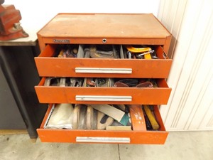 lot 123 image: LOADED with Tools&nbspKennedy Body Work and Welders Cabinet