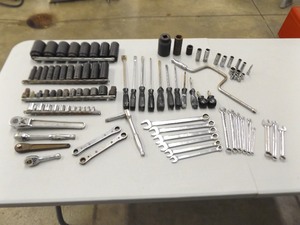 lot 124 image: Lot of Misc. Snap-On Sockets, Wrenches, Screwdrivers, etc.
