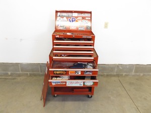 lot 125 image: Craftsman Stand Up Metal Tool Box with Some Tools and Keys