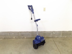 lot 142 image: Snow Joe Electric Walkway Snow Blower