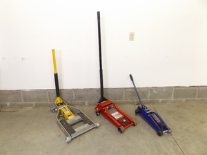 lot 145 image: 3 Newer Car Jacks