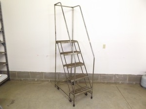 lot 185 image: Metal Pallet Racking Rolling Staircase