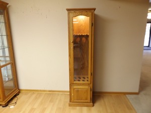 lot 44 image: Oak Lighted Gun Cabinet