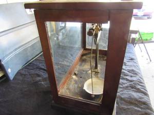 lot 2 image: Antique Assayers Scale
