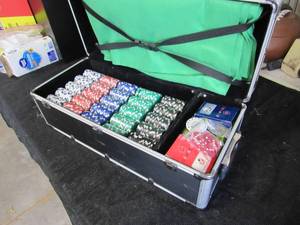 lot 8 image: 10000 count poker chip set in case