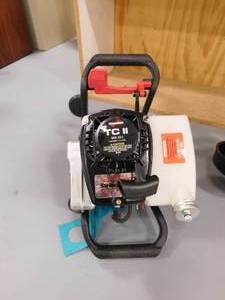 lot 11 image: NEW Strike Master Ice Auger