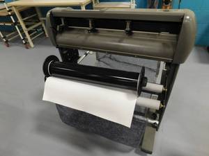 lot 14 image: Vinyl Express Vinyl Cutter w Software & Vinyl