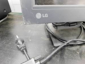 lot 23 image: 2 - 15 Monitors