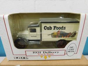 lot 55 image: 3 - Collectible Die Cast Vehicles