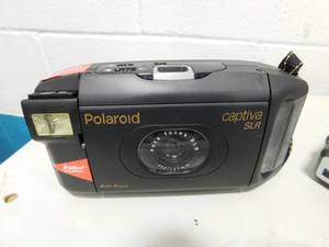 lot 73 image: 2 - Vintage Polaroid Cameras