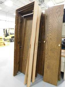 lot 124 image: 4 - Interior Wood Doors w Casing - 27 x 80(h)