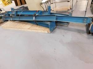 lot 5 image: Industrial 4 Post 1,000lb Bridge Crane Stucture