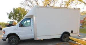 lot 1 image: 2008 Ford E450 Cutaway Box Truck