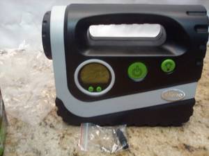 lot 8 image: Slime Rugged Digital Tire Inflator Inflate Right - 40047