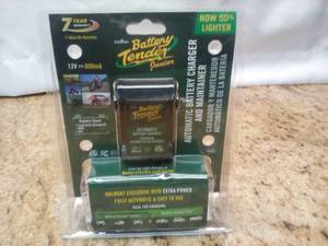 lot 30 image: Battery Tender JR High Efficiency 800mA Battery Charger.