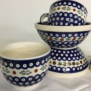 lot 19 image: Soup Mugs and Bowls Lot