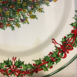 lot 148 image: Radko Dinner Plates- Set of Four