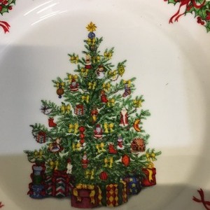 lot 149 image: Radko Christmas Salad Plates- set of Four