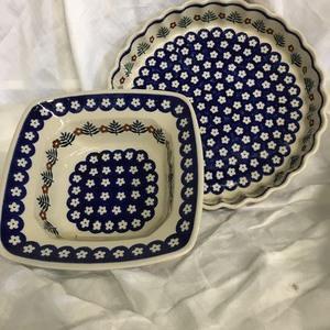 lot 61 image: Polish Pie Plate and Serving Dish