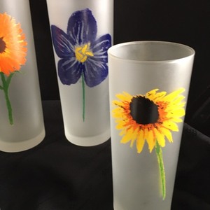 lot 72 image: Lot of Handpainted Tumblers Made in France