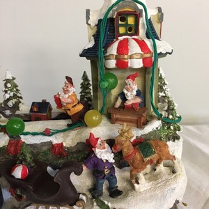 lot 155 image: Santas House Display