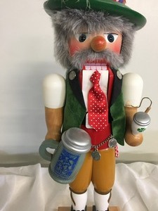 lot 93 image: Holzkunst Christian Ulbricht Bavarian Nutcracker with Mug and Pipe