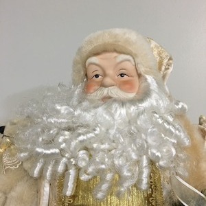 lot 112 image: Large Santa with Bag of Gifts and a Wreath