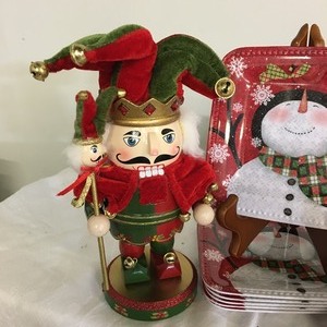 lot 174 image: Holiday Decor Lot