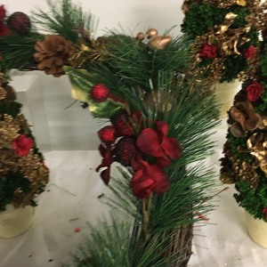 lot 181 image: Holiday Decor Lot