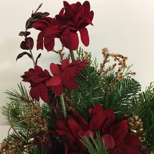 lot 179 image: Christmas Floral Display