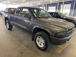 lot 6 image: 2003 Dodge Dakota SXT 4x4