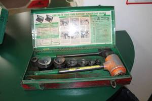 lot 118 image: Greenlee Ratchet Knockout Driver 19041906, Metal Case