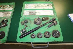 lot 120 image: Greenlee SlugBuster Ratchet Knockout Punch Set 7238SB, Case