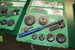 lot 121 image: Greenlee SlugBuster Ratchet Knockout Punch Set 7238SB, Case