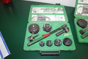 lot 125 image: Greenlee SlugBuster Ratchet Knockout Punch Set 7238SB, Case