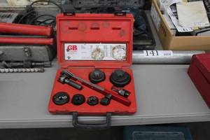 lot 136 image: GB Electrical Inc. Hand Ratchet Knock-Out Set KOW-520, Case
