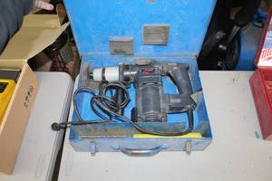 lot 135 image: Skil Super Duty Roto-Hammer 717, Drill Bits, Case