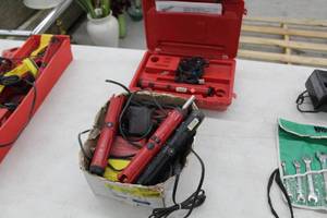 lot 171 image: Cordless Screwdrivers, Cordless Batteries, Chargers