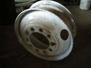 lot 237 image: One 24.5 TruckTrailer Rim