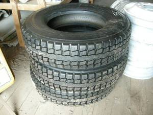 lot 238 image: 3 ReCapped 225 TruckTrailer Tires