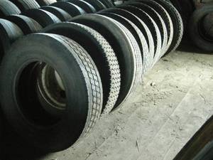 lot 242 image: 13 Used 225 TruckTrailer Tires