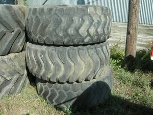 lot 260 image: 3 Used 23.5R25XHA Big Equipment Tires