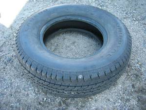lot 261 image: 1 UniRoyal Laredo LT24575R16 Tire