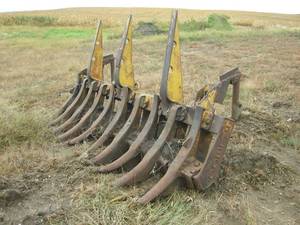 lot 9 image: Fleco Dozer Root Rake