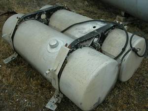 lot 14 image: Aluminum Fuel Tank Set