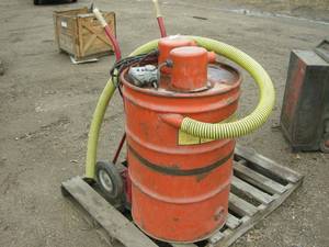 lot 29 image: Barrel ShopVac