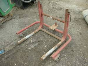 lot 35 image: Manual Tire Lift